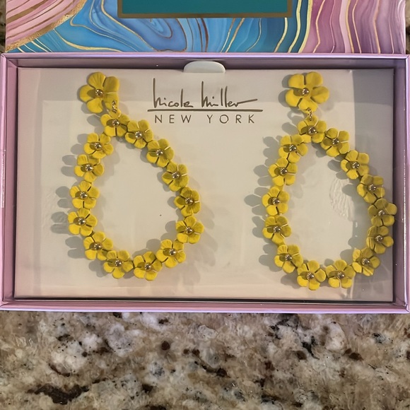 NWT Nicole Miller earrings - Picture 2 of 2